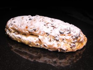 Kerstbrood groot zonder amandelspijs ± 1000 gram