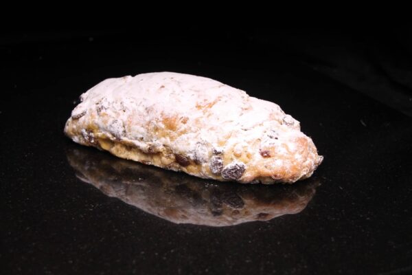 Kerstbrood klein met amandelspijs ± 650 gram