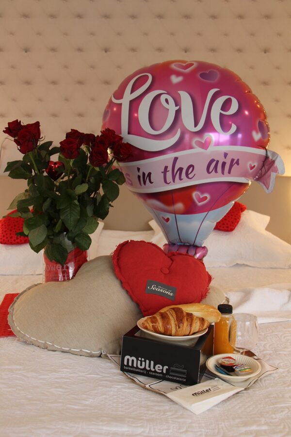 Rozen + ontbijt + mega ballon