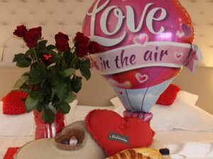 muller-aviflora-rozen + ontbijt + ballon + chocoladehart