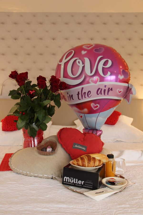 muller-aviflora-rozen + ontbijt + ballon + chocoladehart