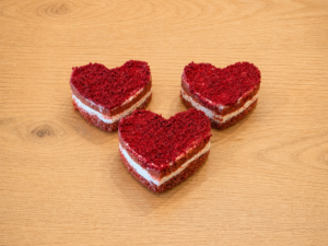 Red velvet hart gebakje